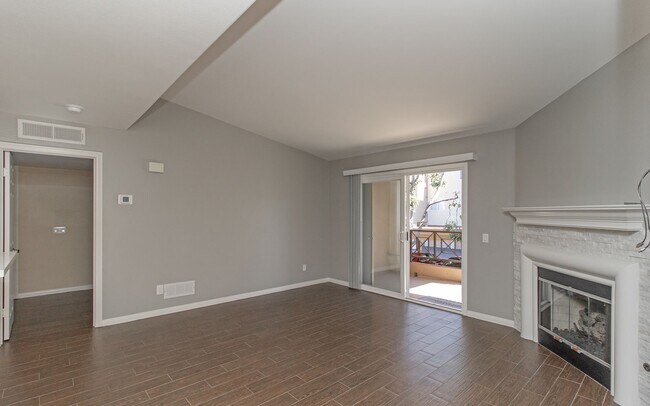 Building Photo - Welcome to this charming 1-bedroom, 1-bathroom home located in the desirable Carlsbad, CA