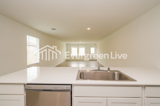 Building Photo - 7907 Meadow Cranesbill Ln