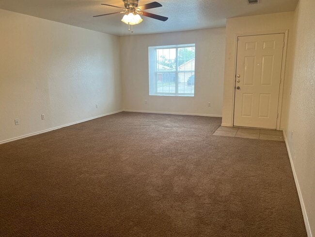 Building Photo - 2408 Thoroughbred Dr