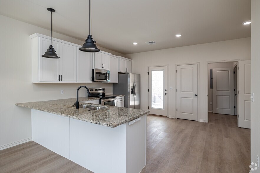 2BR, 1.5BA - 1,170SF - Kitchen - Brookstone Place