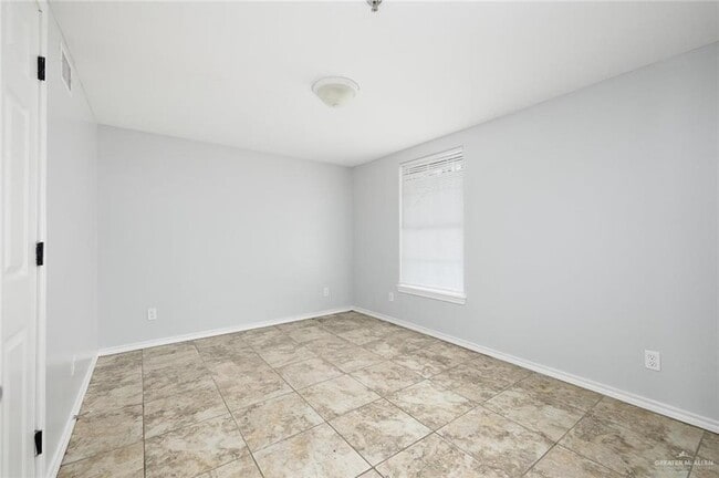 Building Photo - 416 E 5th St