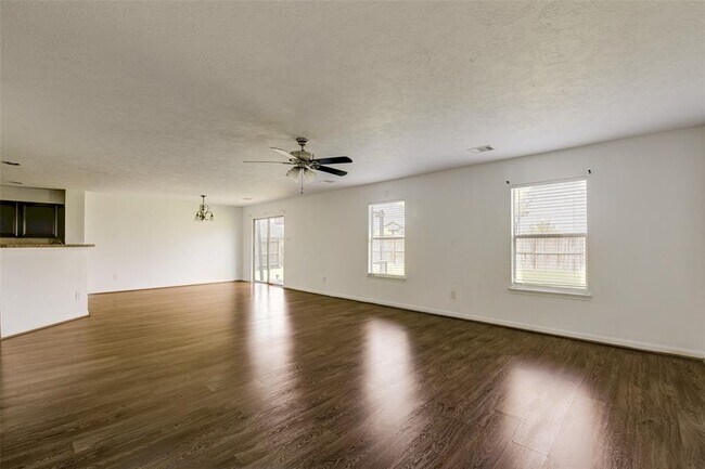 Building Photo - 834 Sweet Flower Dr