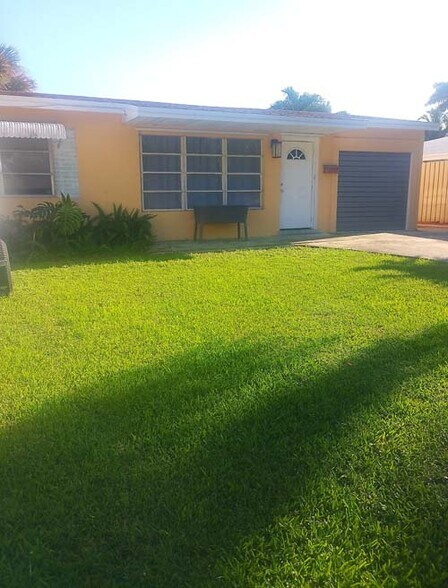 Building Photo - 2720 Bruce Ter