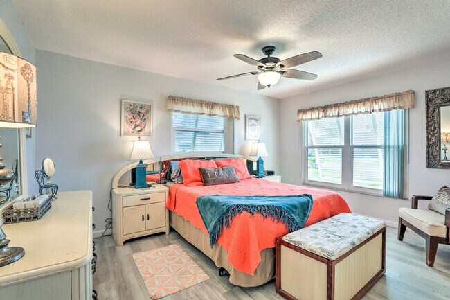 Building Photo - 572 Bellaire Dr