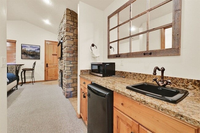 Building Photo - 5176 Fairview Loop