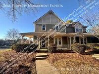 Building Photo - Beautiful 3BR/2.5BA townhouse in Charlotte!