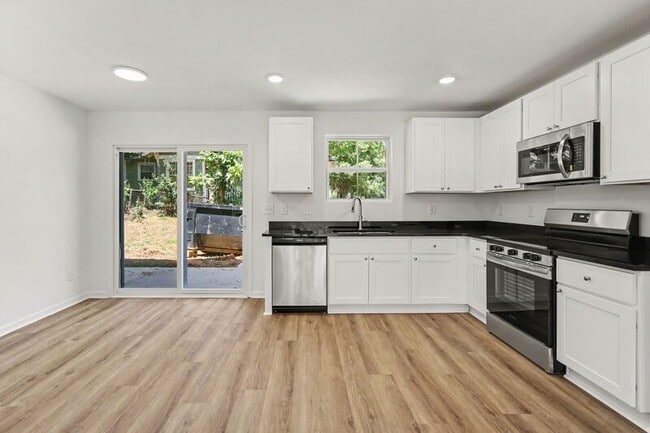 Building Photo - 518 W Rankin Ave