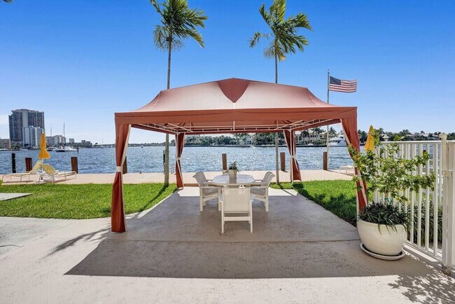 Building Photo - 2908 Bayshore Dr