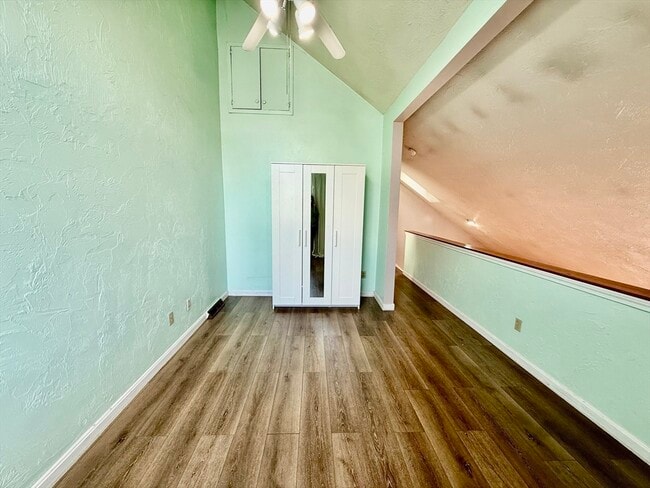 Building Photo - 197 Lake St