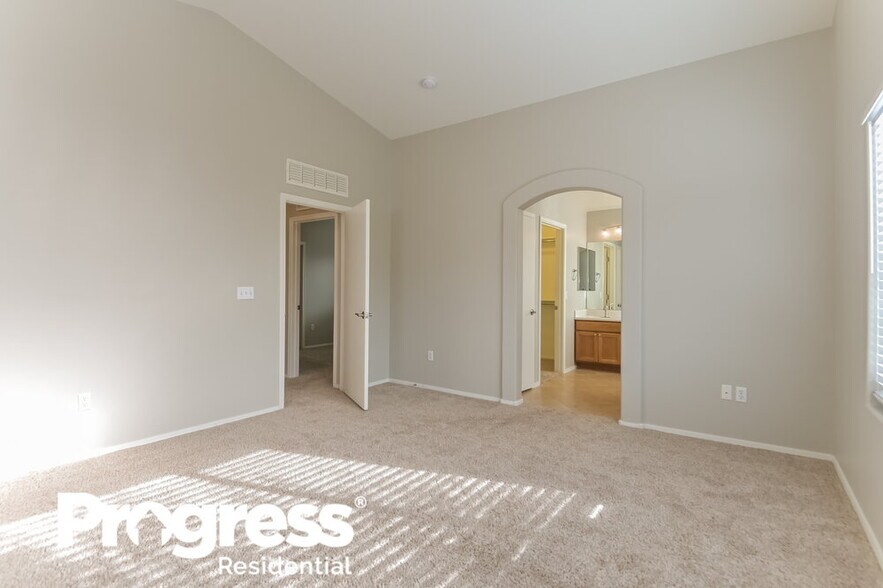 Building Photo - 6737 W Greenland Ct