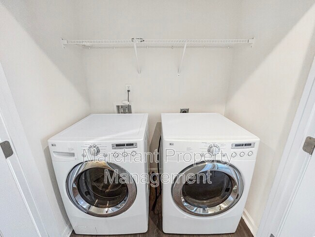 Building Photo - 219 Maple Frg Trl