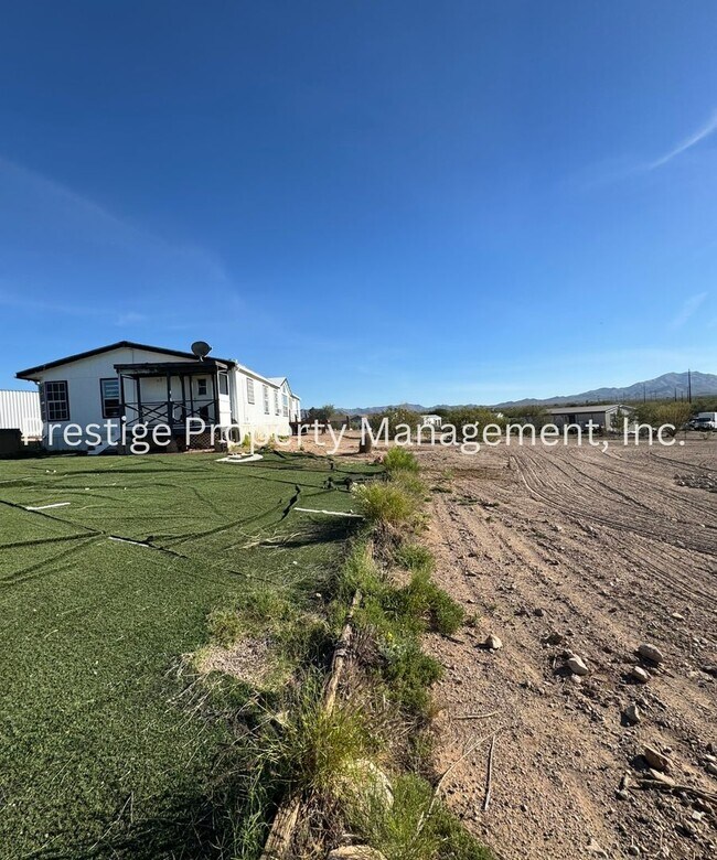 Building Photo - This 4/2 Vail Manufactured Home Is On A 1 Acre Lot!!!