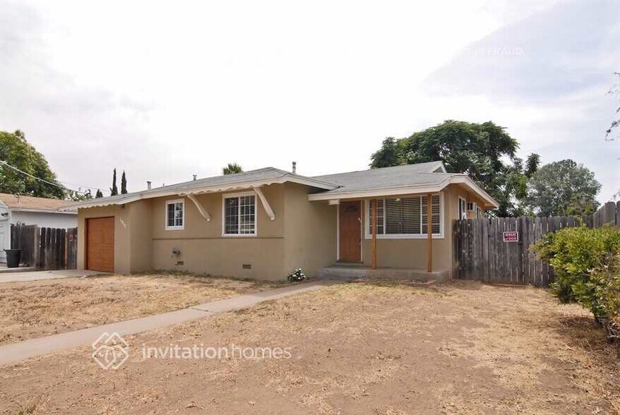 Building Photo - 2049 E Lincoln Ave