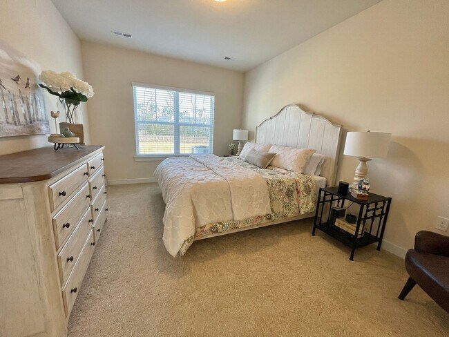 Building Photo - Cardinal | 4 Bed 2.5 Bath | Garage | 1895 sf | $2930-$3370 | 6, 7, 8, 9, 11, 12, 13, 14, 15 and 1...