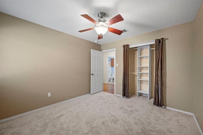 Building Photo - 3841 Castle Rock Cove