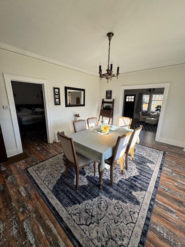 Building Photo - 2201 W State St