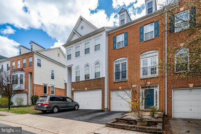 Building Photo - 6927 Rolling Creek Way