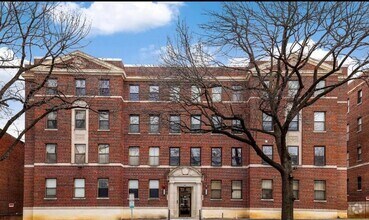 Building Photo - City Living!  Very Spacious 1 Bed 1 Bath W...