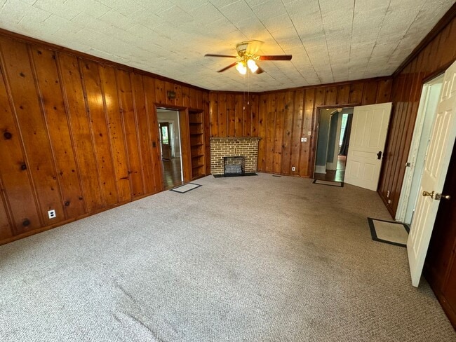 Building Photo - Large Historical 3/2 House in Summerville-$1,595