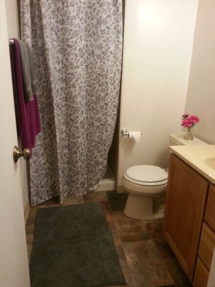 Building Photo - 810 NE Michigan St