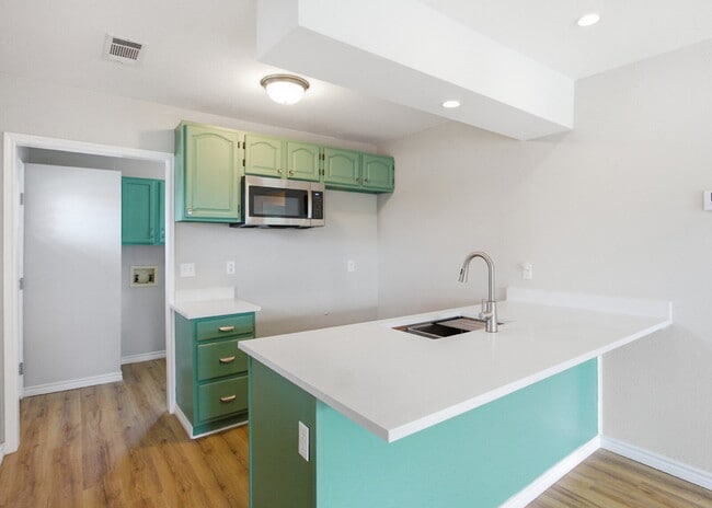 Building Photo - Fully Updated 2 Bedroom Home Near Randolph AFB
