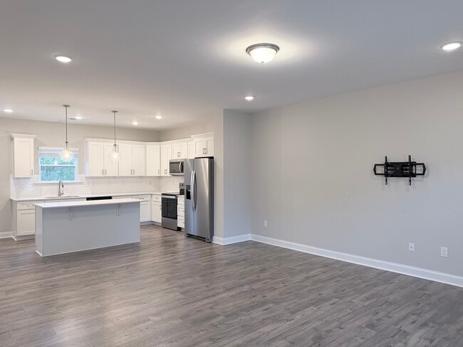 Building Photo - 57 Walnut Springs Dr