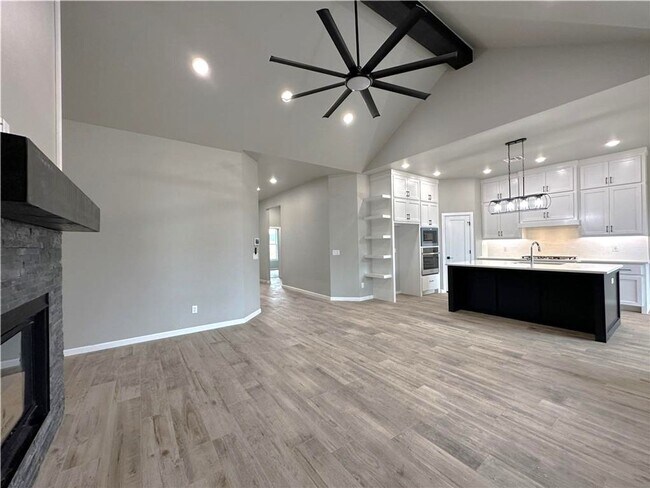 Building Photo - 3 Bed 2 Bath 2 Car in Twin Silos Addition Edmond, OK