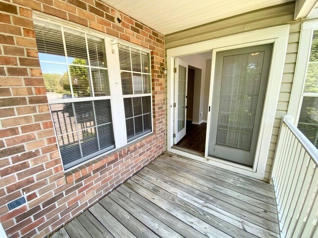 Building Photo - Charming 2 Bedroom/ 1 Bathroom Parkville Condo in Lovely Seven Courts Community