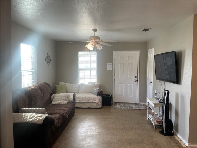 Building Photo - 363 N Rife St