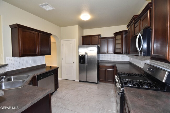 Building Photo - 14325 Navajo Point Dr