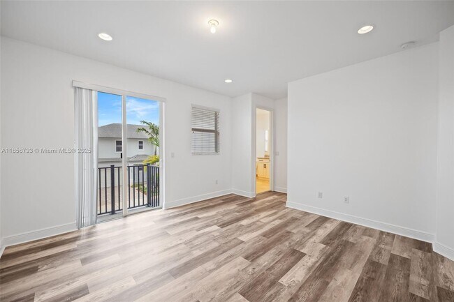 Building Photo - 6907 Pines Cir