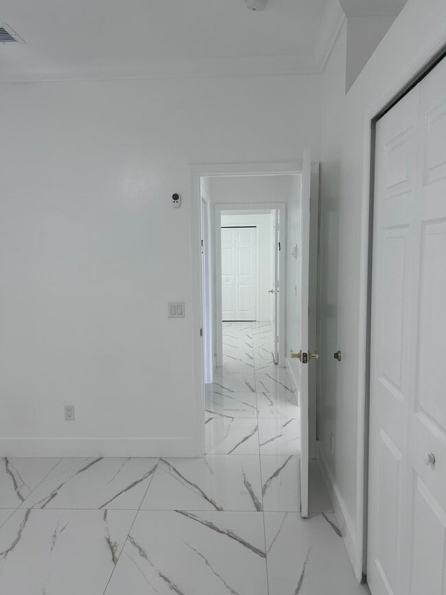Building Photo - 3158 SW Martin St