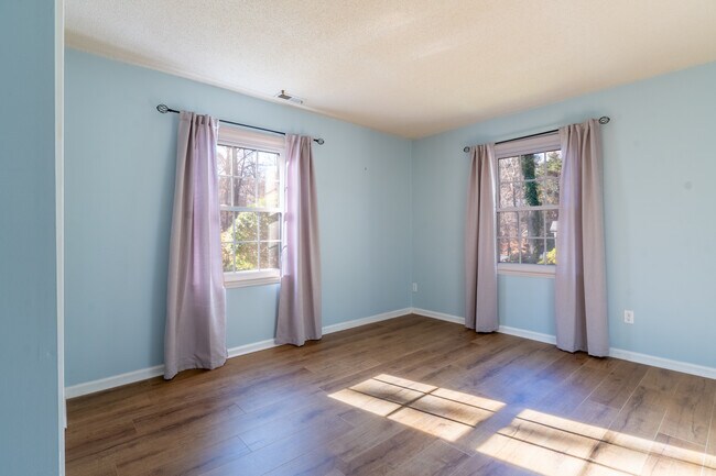 Building Photo - 5603 Ventura Dr