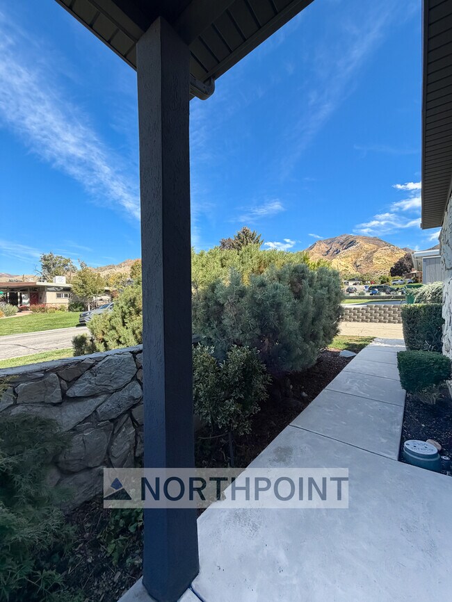 Building Photo - Midcentury Modern Masterpiece
