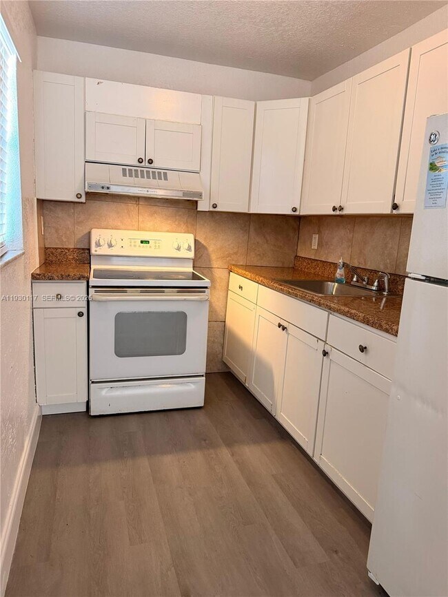 Building Photo - 1123 NW 27th Ave