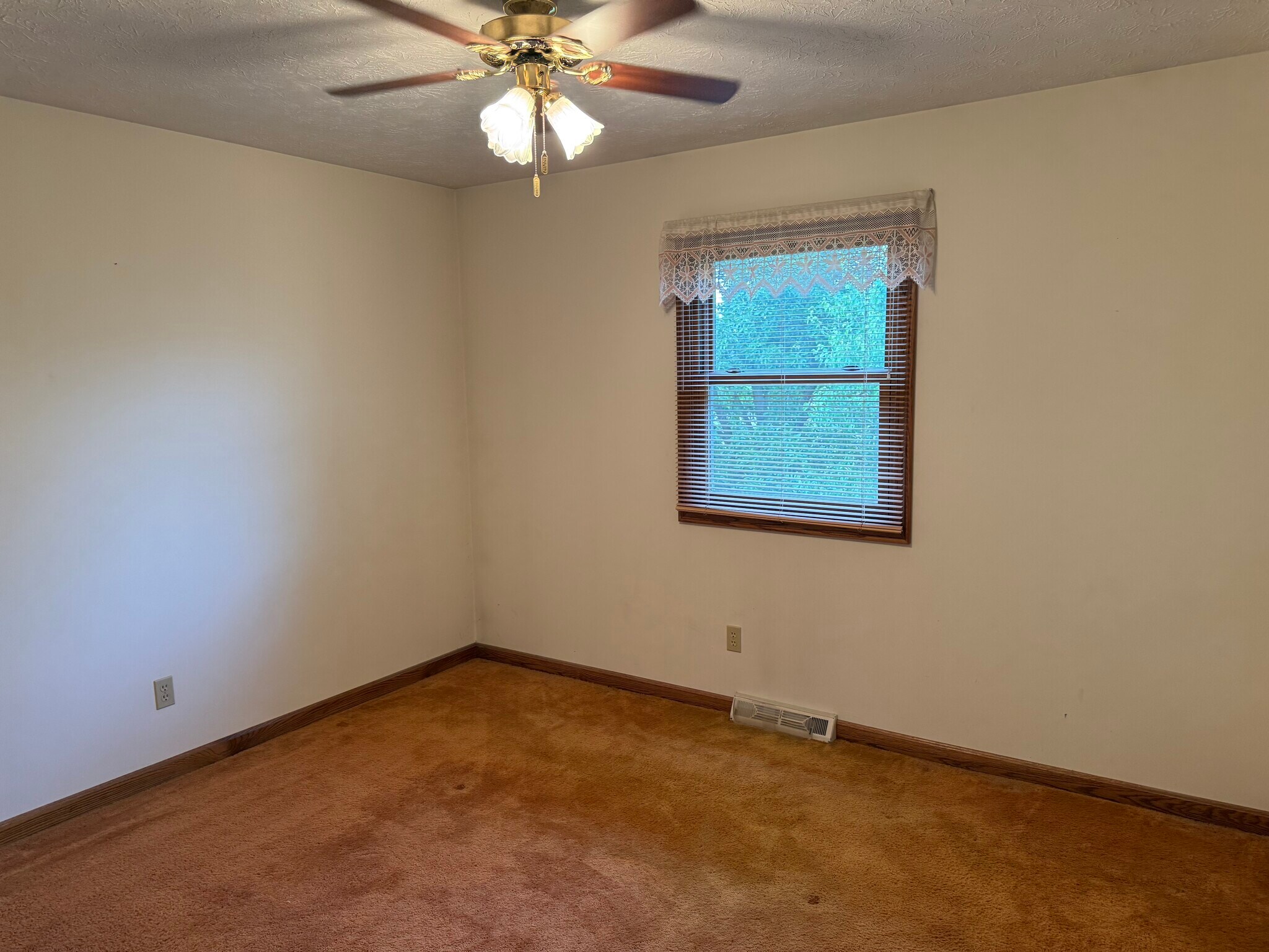 Building Photo - 4669 Pinehurst Dr