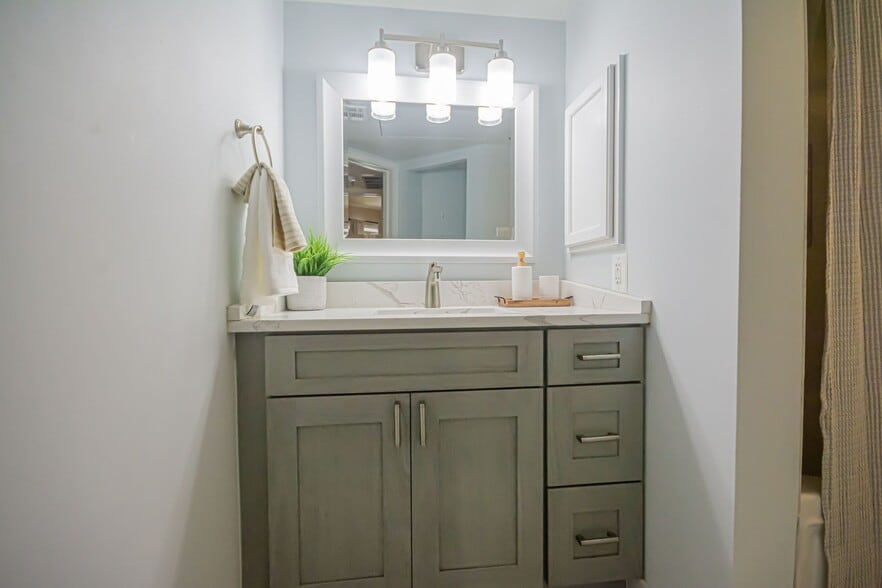 Building Photo - 1504 Lincoln Way