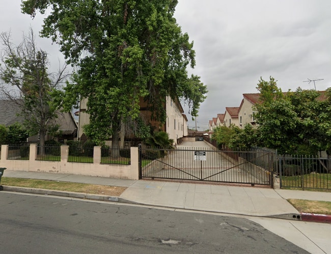 Building Photo - Spacious 3 Bed / 2.5 Bath Townhome in Prime San Gabriel Location