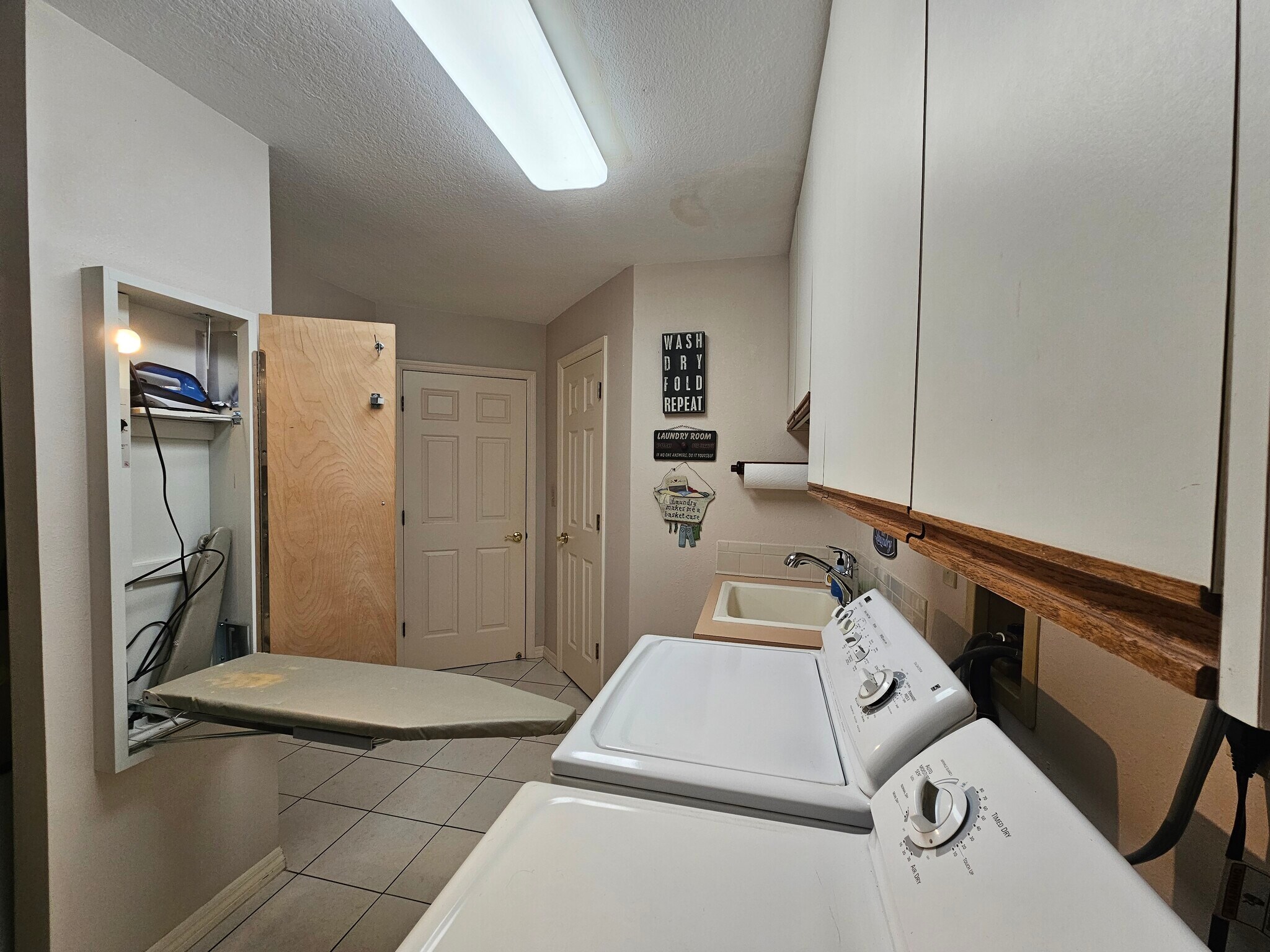 Building Photo - 2210 Bayou Dr