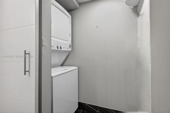 Building Photo - 13100 SW 11th Ct