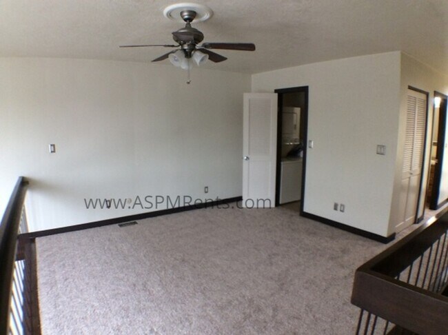 Building Photo - 1 bed, 1 bath, pool