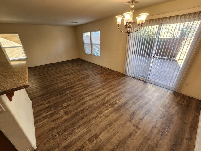 Building Photo - Lovely Two Story Home in Mountain Edge Community