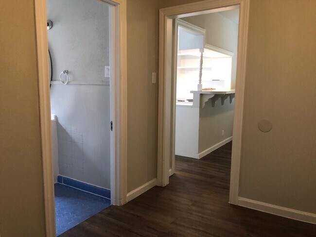Building Photo - Move in Ready in Central Houston, 2 Bed/1 ...