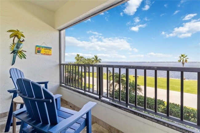 Building Photo - 1500 Park Beach Cir