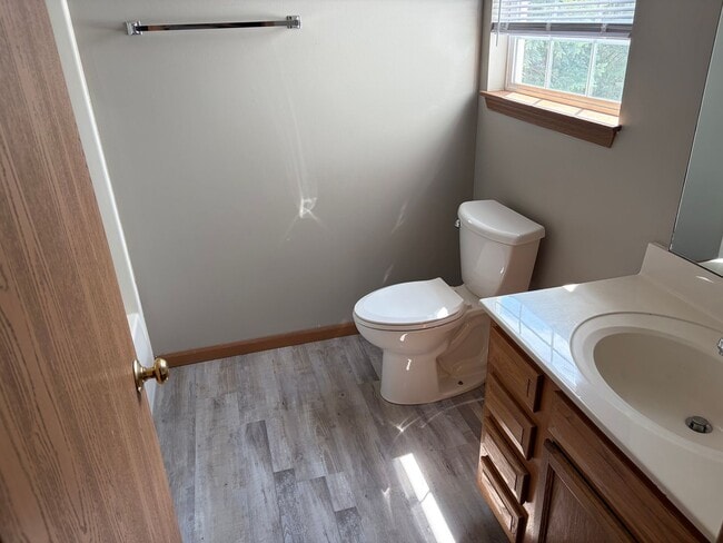 Building Photo - 3 Bedroom 3.5 Bath Townhouse