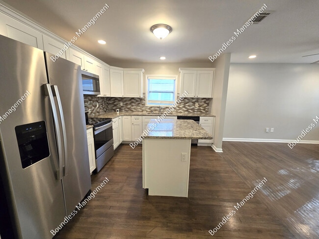 Building Photo - 713 Church St NW