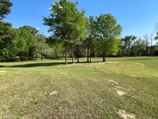 Building Photo - 15021 Hillview Rd