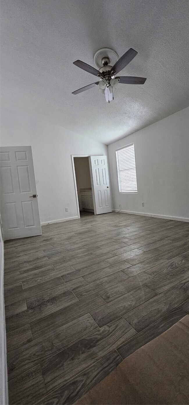 Building Photo - 811 Knights Bridge Ln