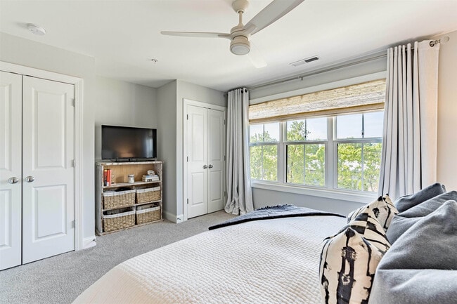 Building Photo - 6801 Milligan Way