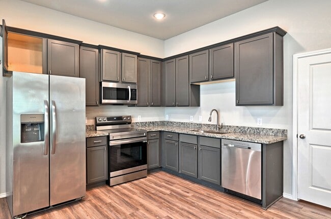 Building Photo - 11552 Persimmon St